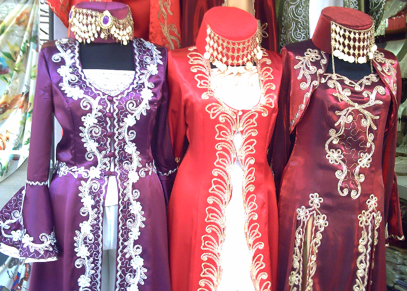 Baju Malam Berinai, Siraman, dan Midodareni Pengantin